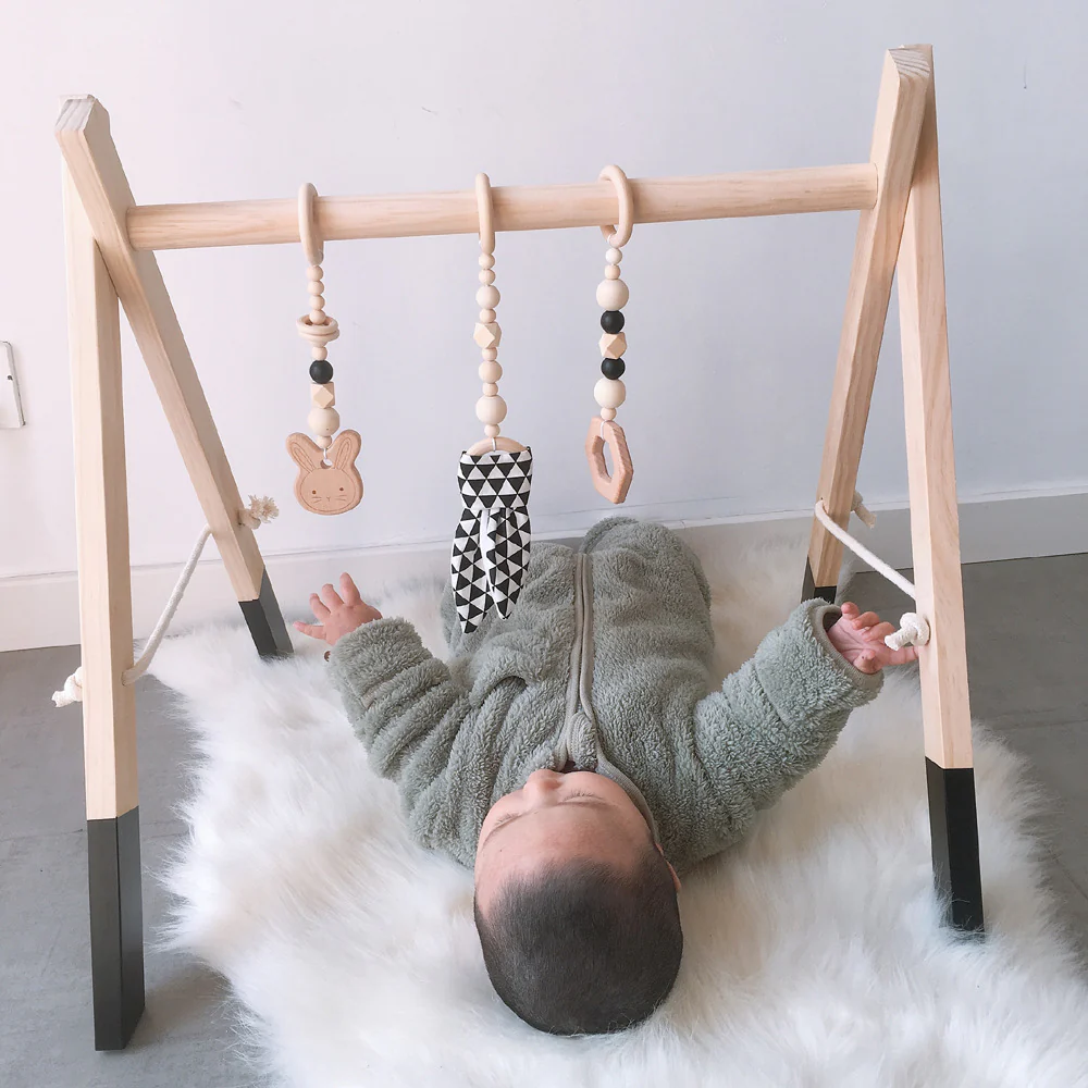 Arche d'éveil Montessori avec suspensions en bois – Image 5