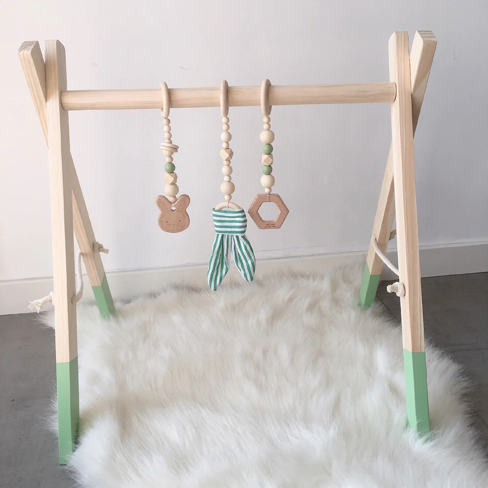 Arche d'éveil Montessori avec suspensions en bois